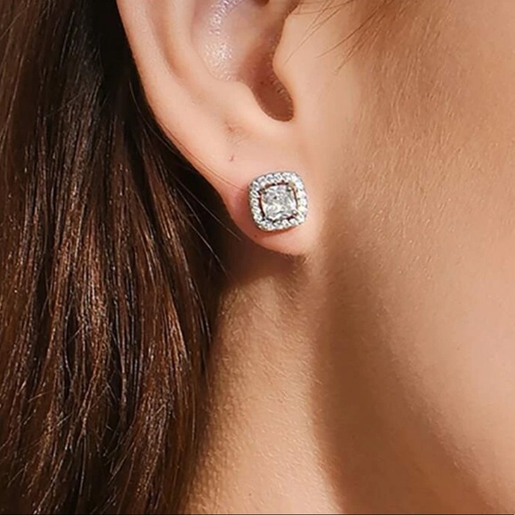 JEWELRY MYSTERY BOX! ❤️ - Picture 8 of 12